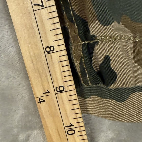 Levis Mens Carrier Cargo Shorts Size 30 Black Green Camo Print 100% Cotton - Picture 4 of 9